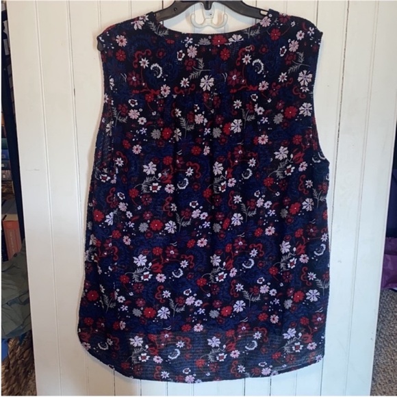 Bit & Bridle Sleeveless Blouse Navy Red White Floral Size 1X - Picture 6 of 6